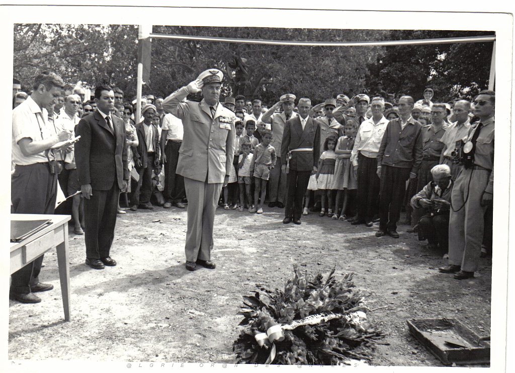 BOU SFER 06 JUILLET 1958 POSE DE LA PREMIERE PIERRE DU MONUMENT AUX MORTS 024.jpg
